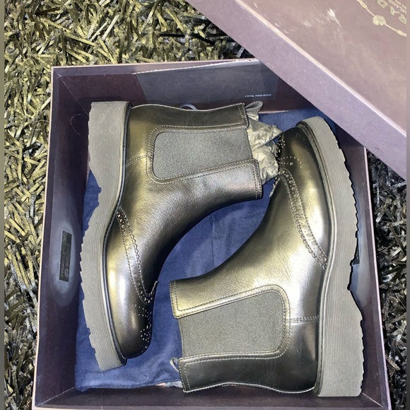 Prada classic boots - Picture 2 of 3